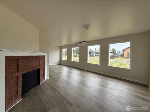 519 28th St, Hoquiam, WA 98550