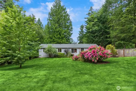 11727 Arrow Point Dr NE, Bainbridge Island, WA 98110