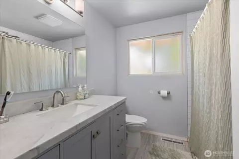 Bath - 9207 Meadow Way, Everett, WA 98208 photo 1 of 2