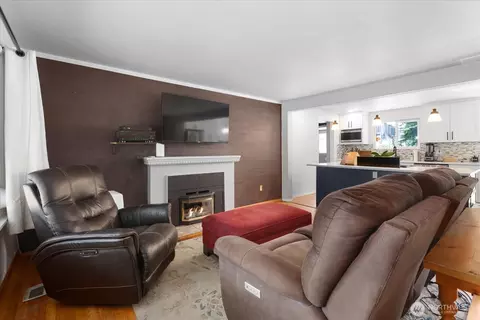 Living - 9207 Meadow Way, Everett, WA 98208 photo 2 of 2
