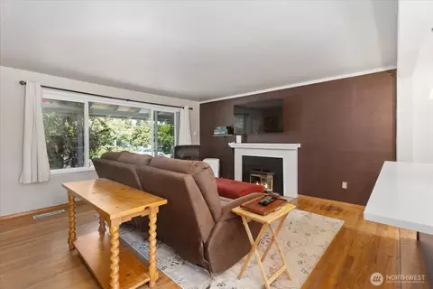 Living - 9207 Meadow Way, Everett, WA 98208 photo 1 of 2