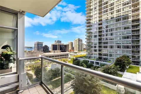 588 Bell St #1201S, Seattle, WA 98121