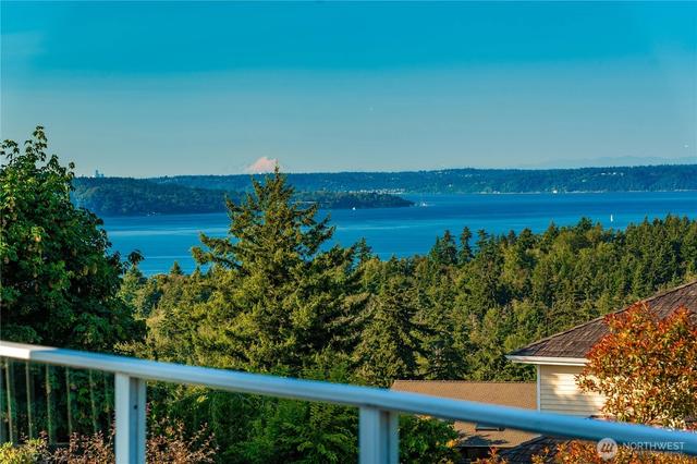 2301 Overview Dr NE, Tacoma, WA 98422