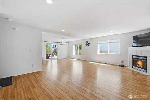 Living - 3929 152nd Pl SE, Bothell, WA 98012 photo 2 of 7