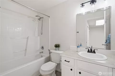 Bath - 3929 152nd Pl SE, Bothell, WA 98012 photo 3 of 4