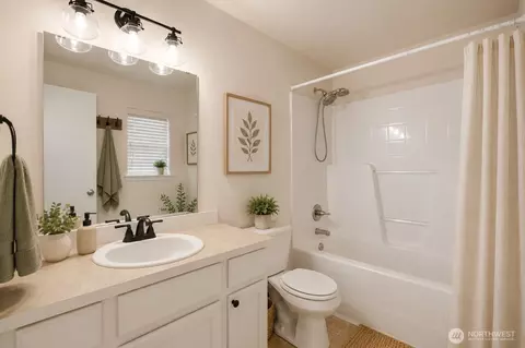 Bath - 3929 152nd Pl SE, Bothell, WA 98012 photo 1 of 4