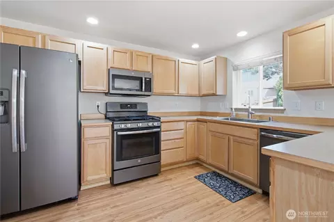Kitchen - 3929 152nd Pl SE, Bothell, WA 98012 photo 2 of 2