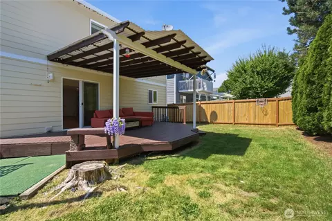 Exterior - 3929 152nd Pl SE, Bothell, WA 98012 photo 4 of 4