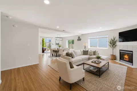 Living - 3929 152nd Pl SE, Bothell, WA 98012 photo 1 of 7