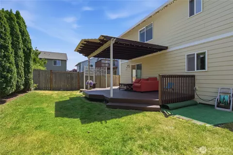 Exterior - 3929 152nd Pl SE, Bothell, WA 98012 photo 3 of 4