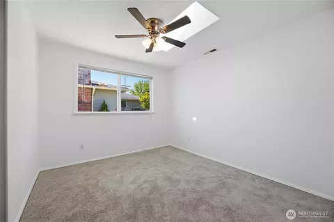 Bedroom - 506 Calistoga St W, Orting, WA 98360 photo 4 of 10
