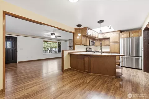 Kitchen - 506 Calistoga St W, Orting, WA 98360 photo 3 of 4