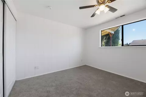 Bedroom - 506 Calistoga St W, Orting, WA 98360 photo 6 of 10