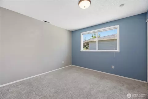 Bedroom - 506 Calistoga St W, Orting, WA 98360 photo 5 of 10