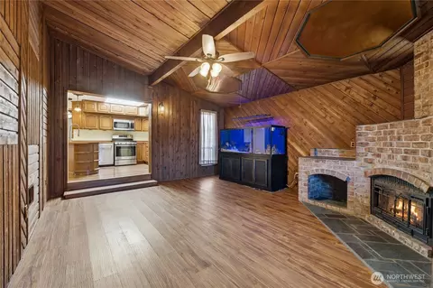 Living - 506 Calistoga St W, Orting, WA 98360 photo 5 of 6
