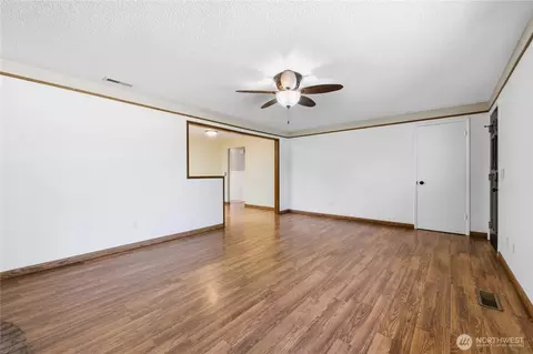 Living - 506 Calistoga St W, Orting, WA 98360 photo 4 of 6