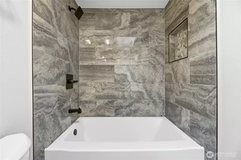Bath - 506 Calistoga St W, Orting, WA 98360 photo 2 of 3