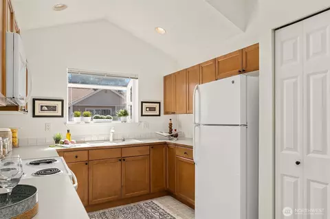 Kitchen - 1522 196th St SE #A106, Bothell, WA 98012 photo 3 of 3