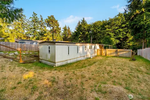 590 Ocean View Dr, Oak Harbor, WA 98277