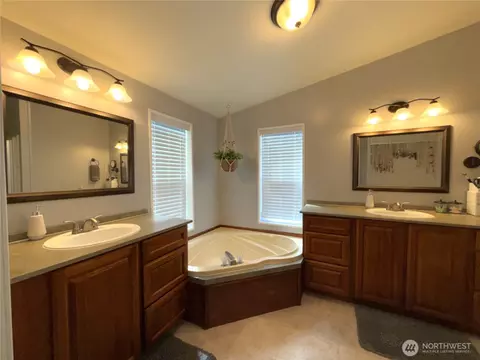 Bath - 27 Heron Loop, Republic, WA 99166 photo 1 of 3