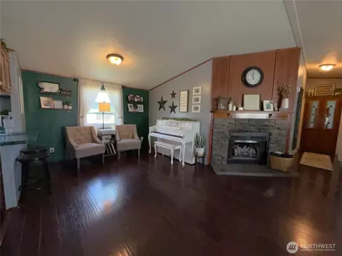 Living - 27 Heron Loop, Republic, WA 99166 photo 2 of 3