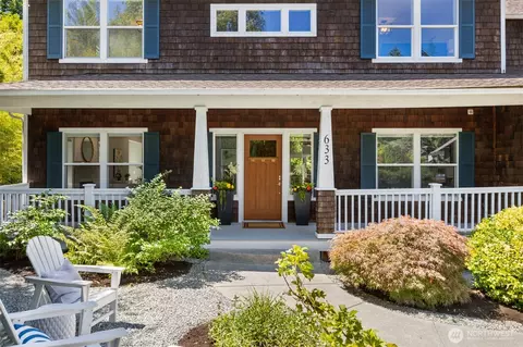 633 Klickitat Pl NE, Bainbridge Island, WA 98110