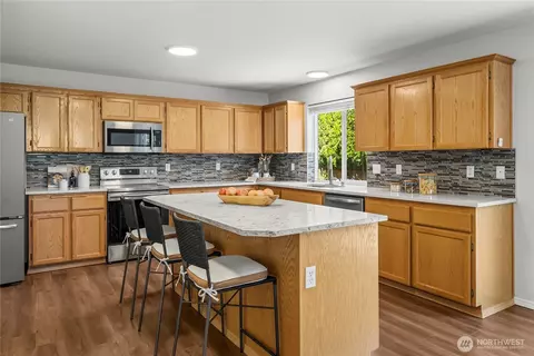 Kitchen - 27610 239th Pl SE, Maple Valley, WA 98038 photo 1 of 5