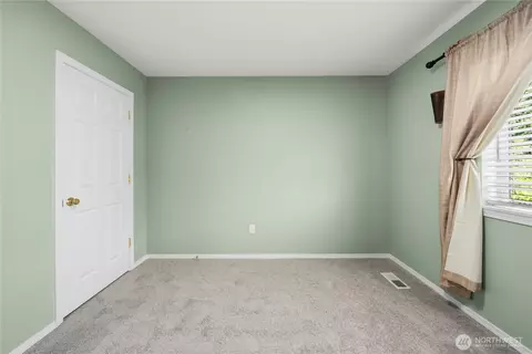 Bedroom - 27610 239th Pl SE, Maple Valley, WA 98038 photo 5 of 6