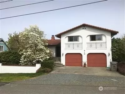 916 N 32nd St, Renton, WA 98056
