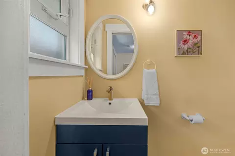 Bath - 1216 118th Pl SE, Everett, WA 98208 photo 1 of 2