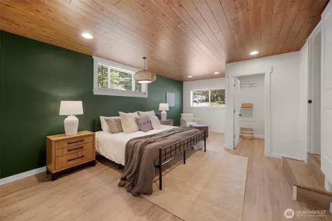 Bedroom - 1216 118th Pl SE, Everett, WA 98208 photo 4 of 6