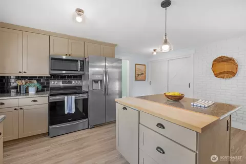 Kitchen - 1216 118th Pl SE, Everett, WA 98208 photo 3 of 3