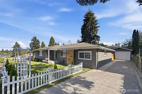 Exterior - 1216 118th Pl SE, Everett, WA 98208 photo 2 of 6
