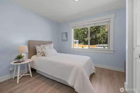 Bedroom - 1216 118th Pl SE, Everett, WA 98208 photo 6 of 6