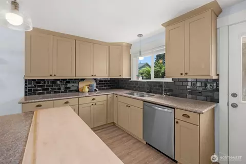 Kitchen - 1216 118th Pl SE, Everett, WA 98208 photo 2 of 3