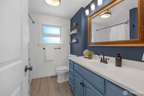 Bath - 1216 118th Pl SE, Everett, WA 98208 photo 2 of 2