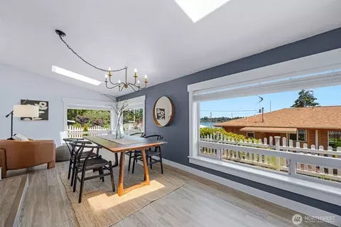 Dining - 1216 118th Pl SE, Everett, WA 98208 photo 2 of 4