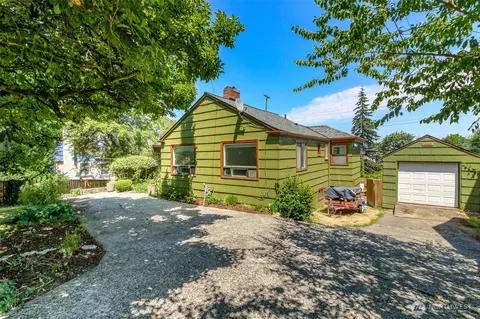 10082 Des Moines Memorial Dr S, Seattle, WA 98168