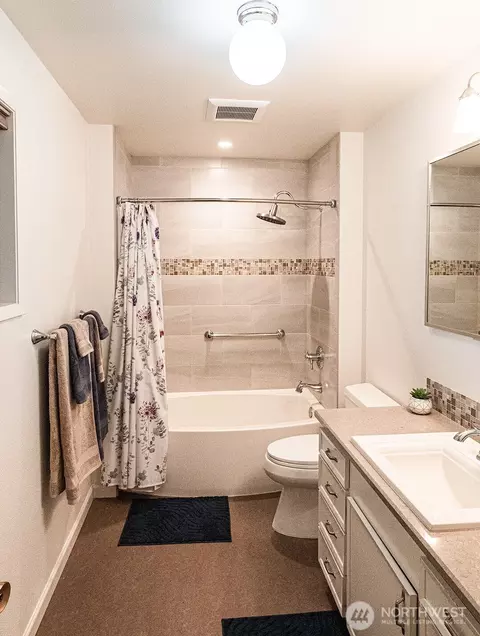 Bath - 1831 Rustic Pl, Walla Walla, WA 99362 photo 1 of 3
