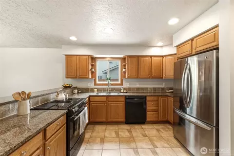 Kitchen - 1854 Woodmere Loop, Walla Walla, WA 99362 photo 3 of 3