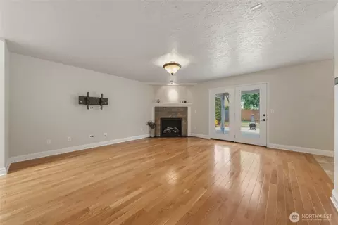 Living - 1854 Woodmere Loop, Walla Walla, WA 99362 photo 3 of 5