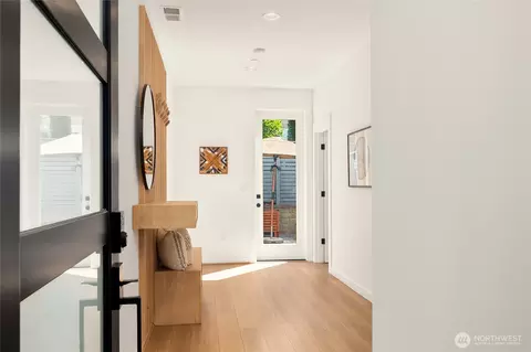 Entry Way - 21907 25th St SE UNIT C, Bothell, WA 98021 photo 1 of 2