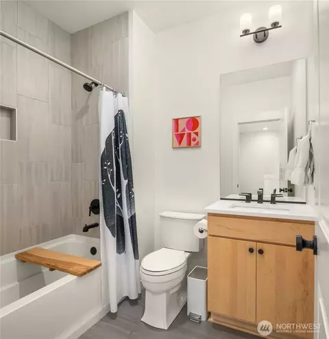 Bath - 21907 25th St SE UNIT C, Bothell, WA 98021 photo 3 of 4