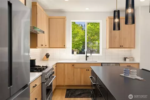 Kitchen - 21907 25th St SE UNIT C, Bothell, WA 98021 photo 3 of 3