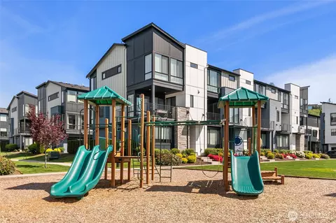 Exterior - 21907 25th St SE UNIT C, Bothell, WA 98021 photo 4 of 6