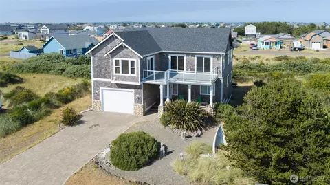 470 W Wind St, Ocean Shores, WA 98569