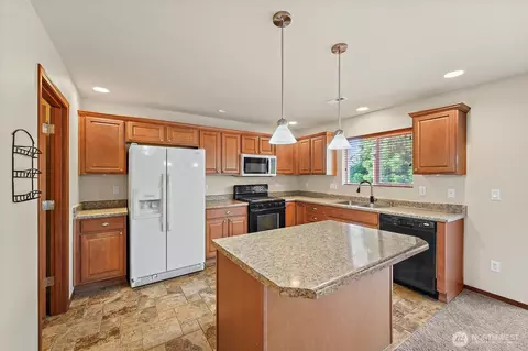 Kitchen - 1413 177th St E, Spanaway, WA 98387 photo 2 of 4