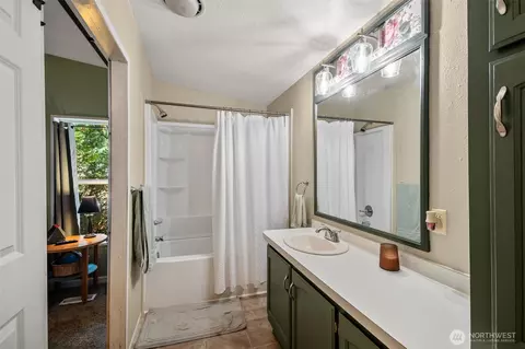 Bath - 23716 186th St E, Orting, WA 98360 photo 2 of 3