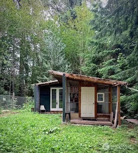 55901 317th Ave E, Ashford, WA 98304