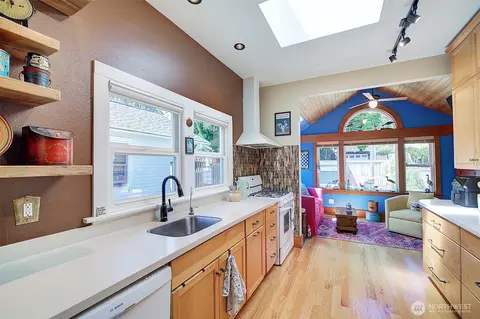 Kitchen - 4655 Eastern Ave N, Seattle, WA 98103 photo 3 of 4